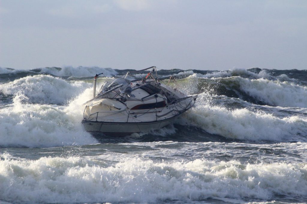 Kudzeviciaus regata Baltijos jura nelaime jachta Lietuva jachta Defiance jachta Esox